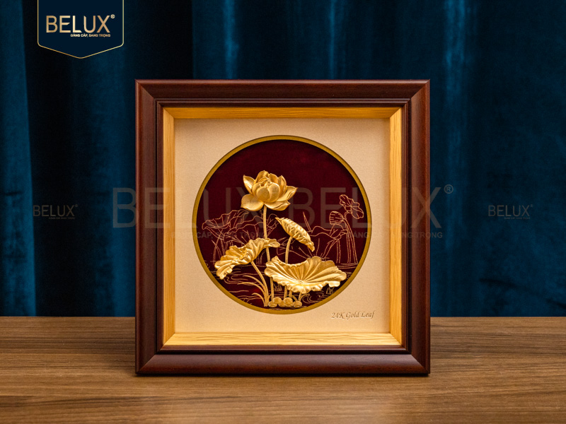 Tranh Sen Việt Nam nền đỏ dát vàng 24k 20x20cm